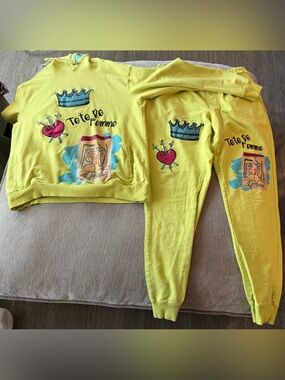 Off Beat Yellow 'Tete de Femme' Crown & Heart Men’s Hoodie and Joggers Set
